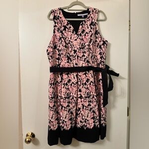 New with tags Luxe by Carmen Marc Valvo, purchased at Dressbarn.